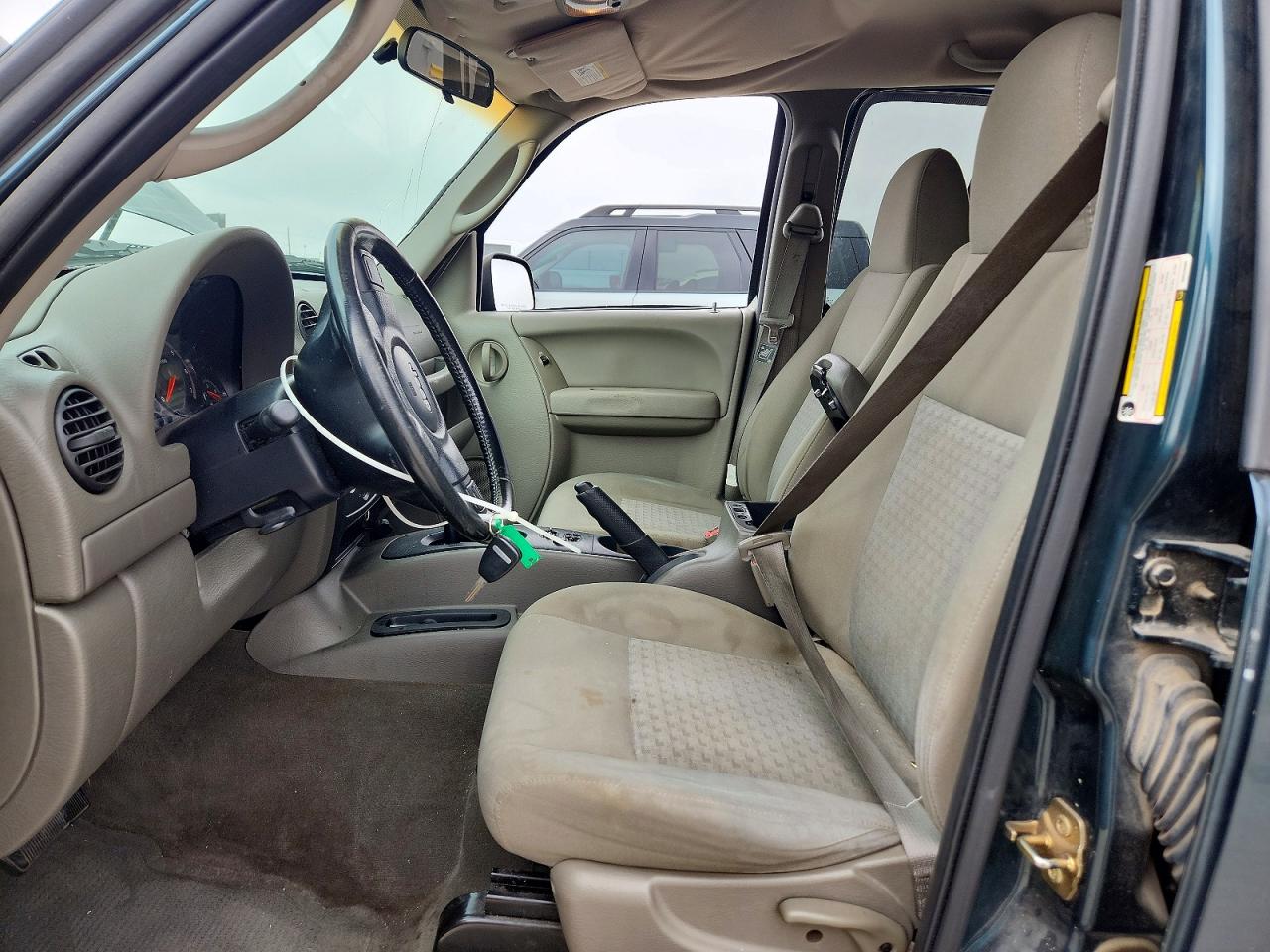2005 JEEP LIBERTY SPORT photo 13