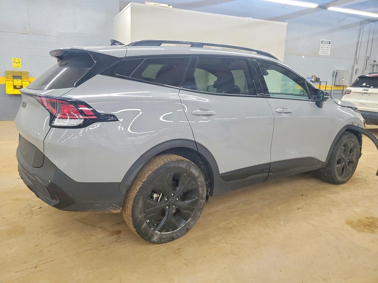 2025 KIA SPORTAGE photo 3