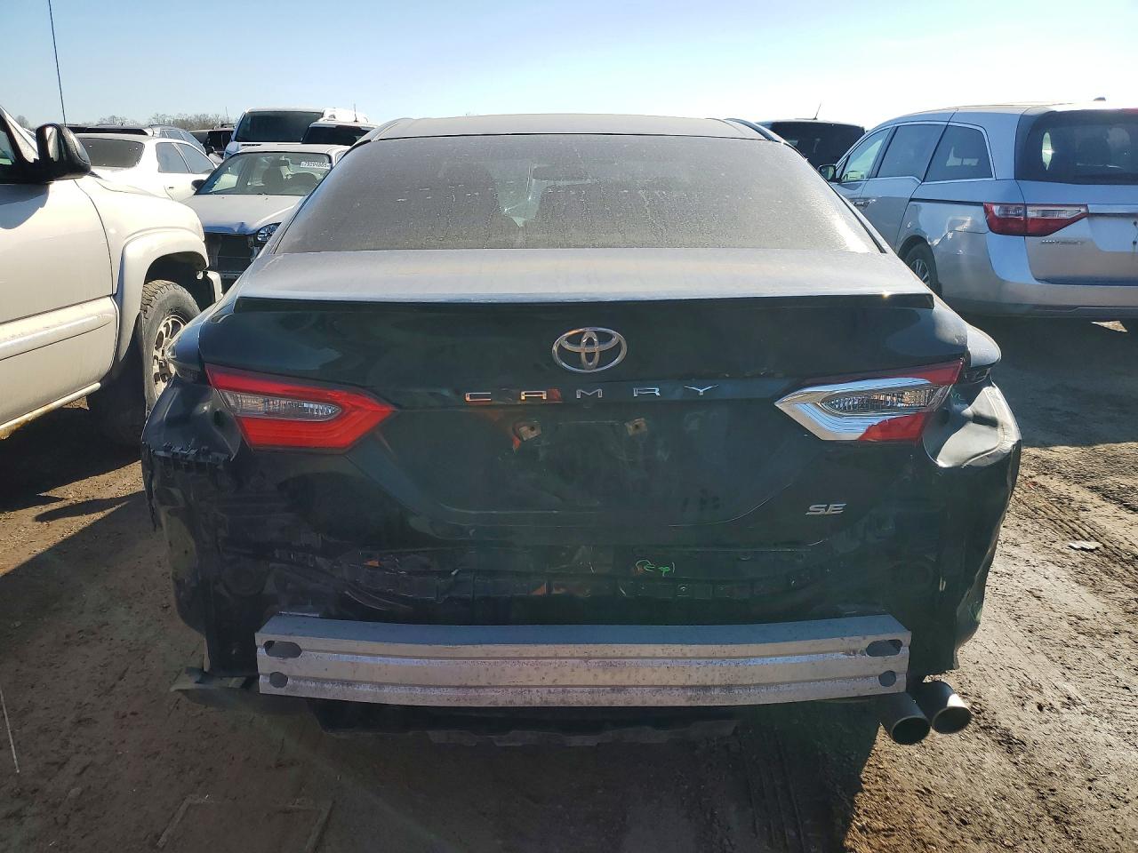 2018 TOYOTA CAMRY SE photo 11