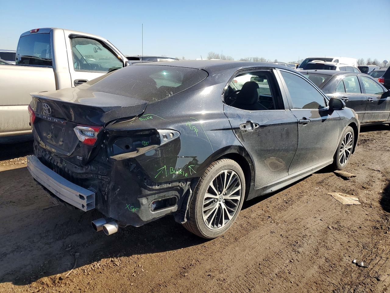 2018 TOYOTA CAMRY SE photo 5