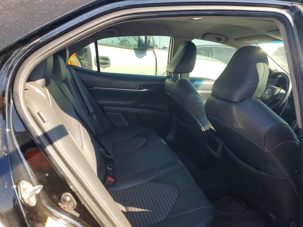 2018 TOYOTA CAMRY SE photo 19