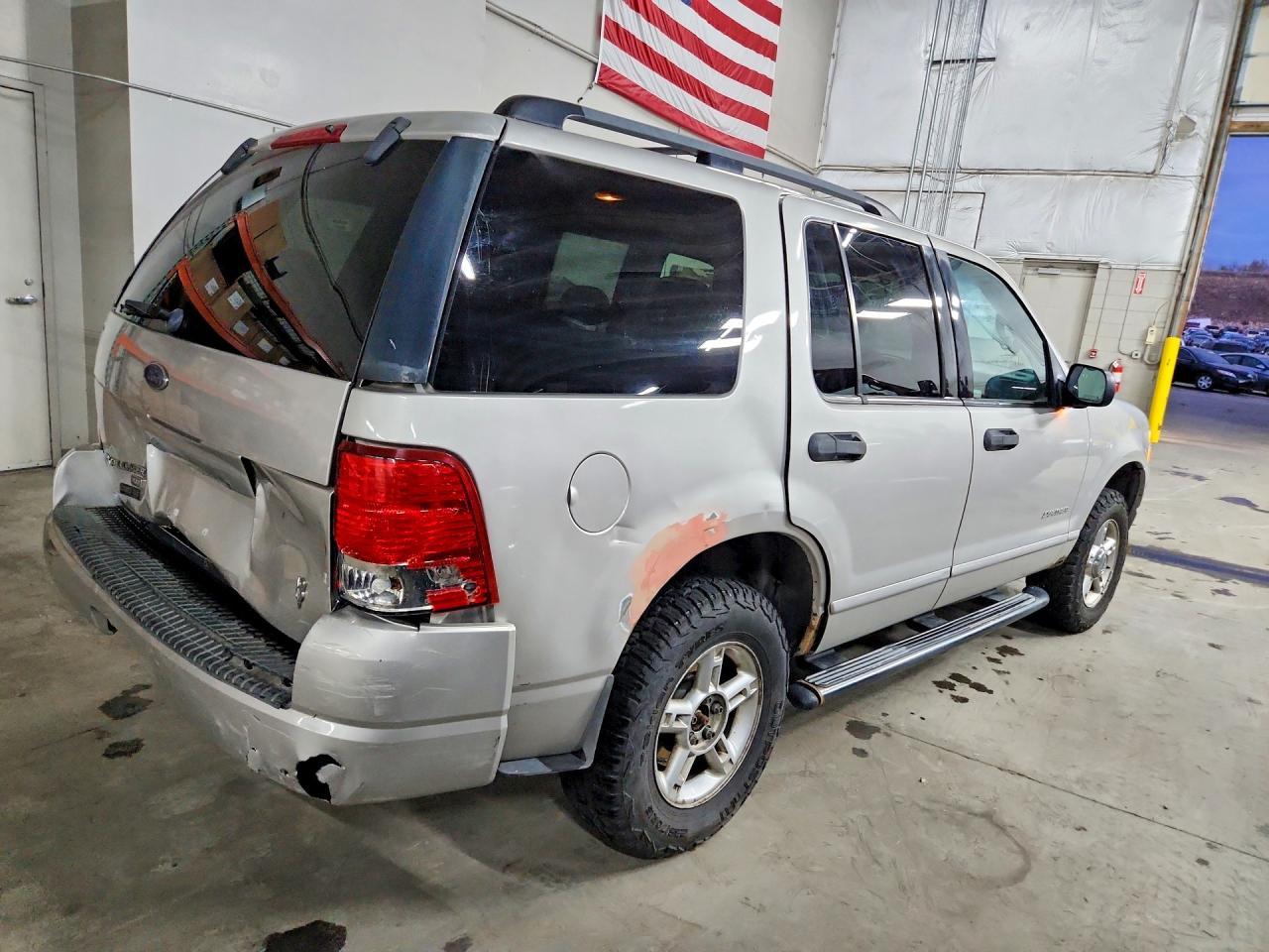 2004 FORD EXPLORER XLT photo 5