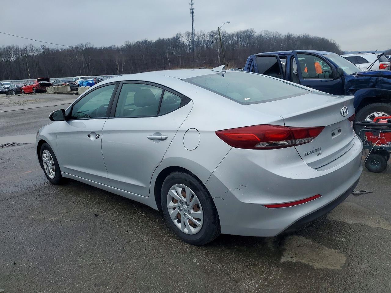 2017 HYUNDAI ELANTRA SE photo 2