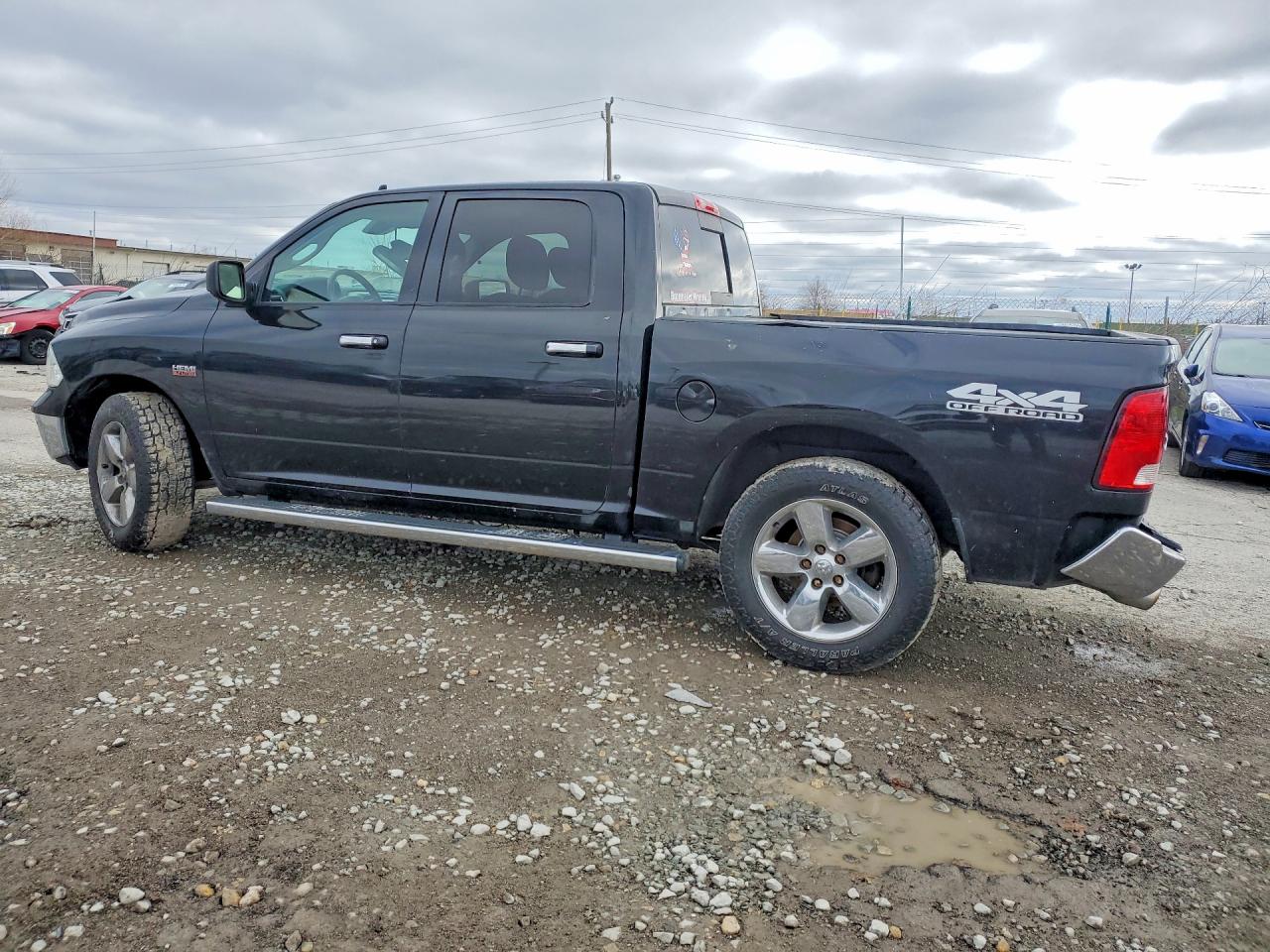 2016 RAM 1500 SLT photo 3