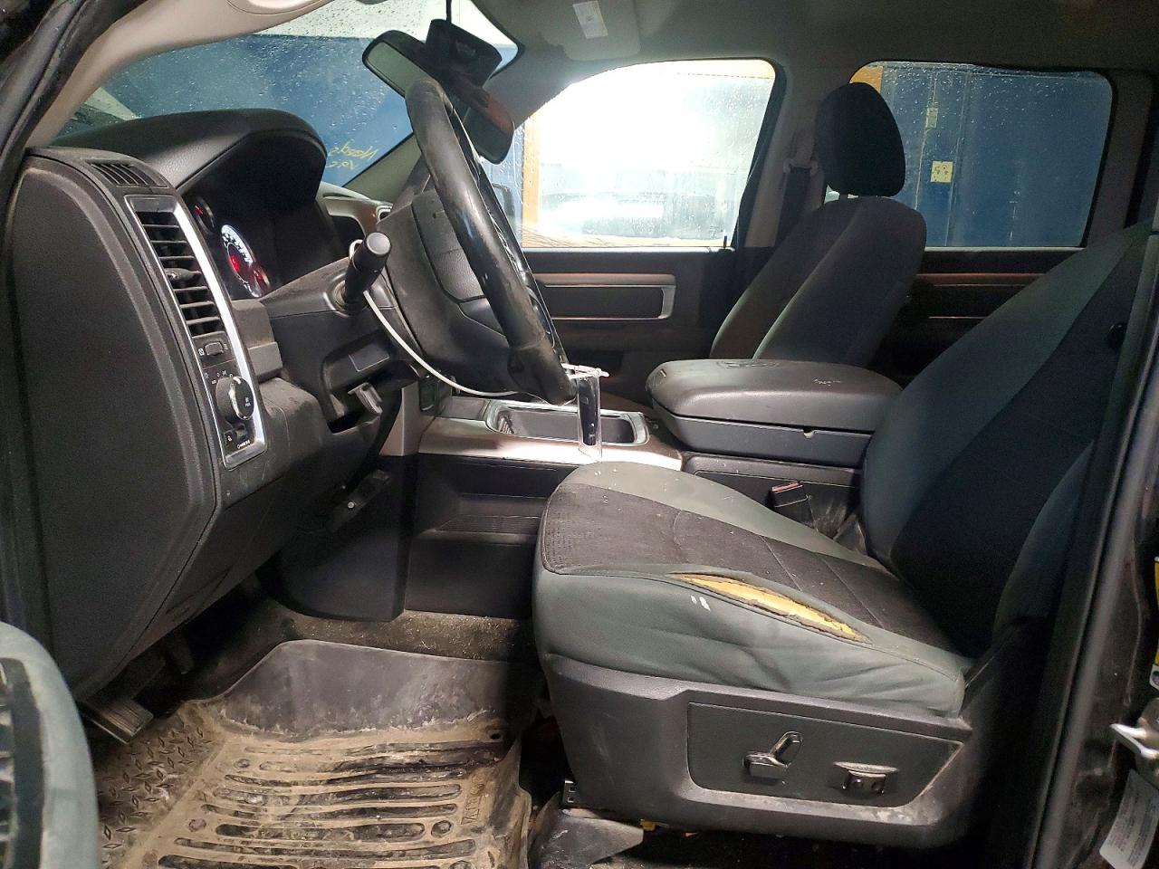 2016 RAM 1500 SLT photo 13