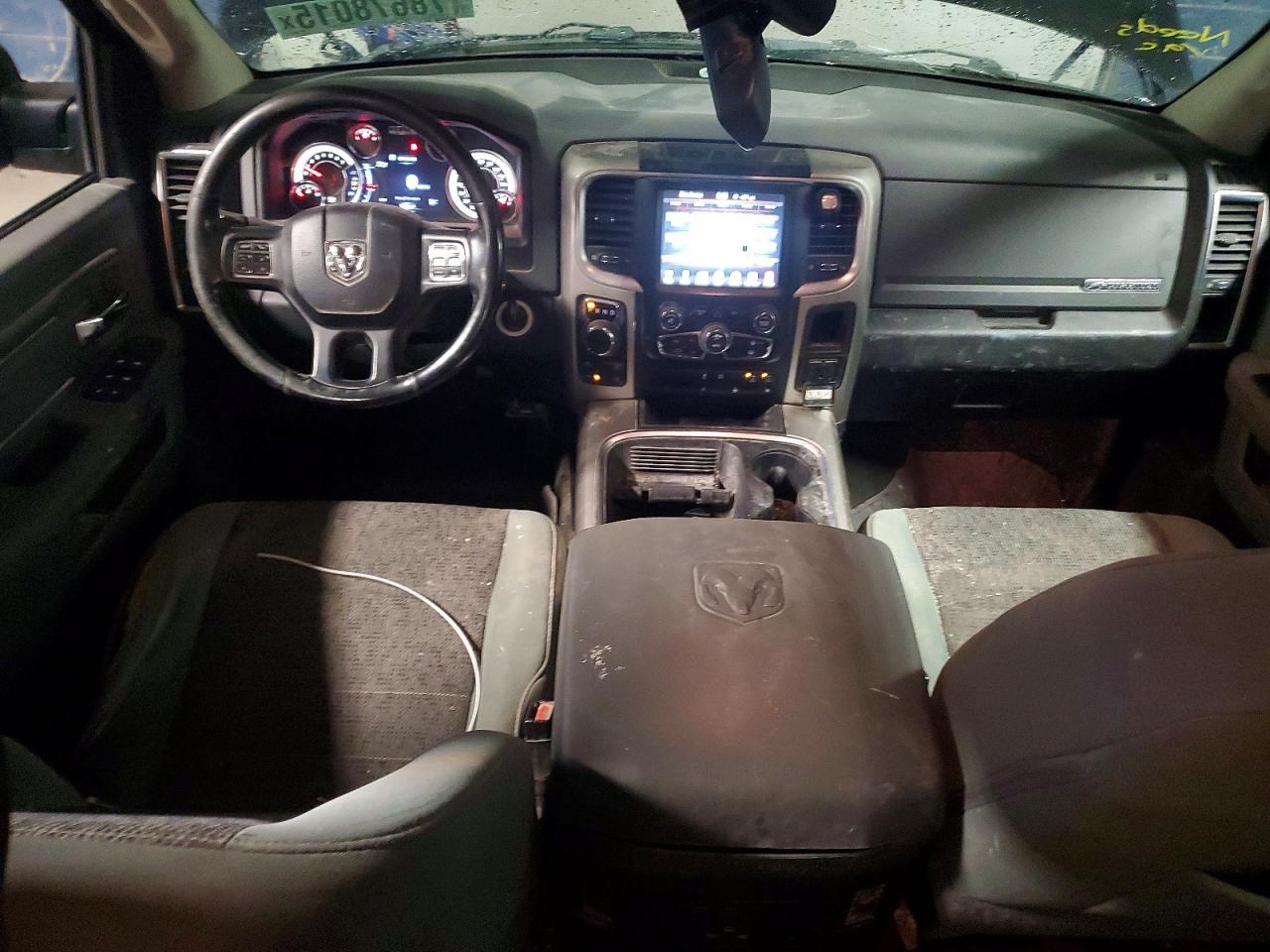 2016 RAM 1500 SLT photo 15