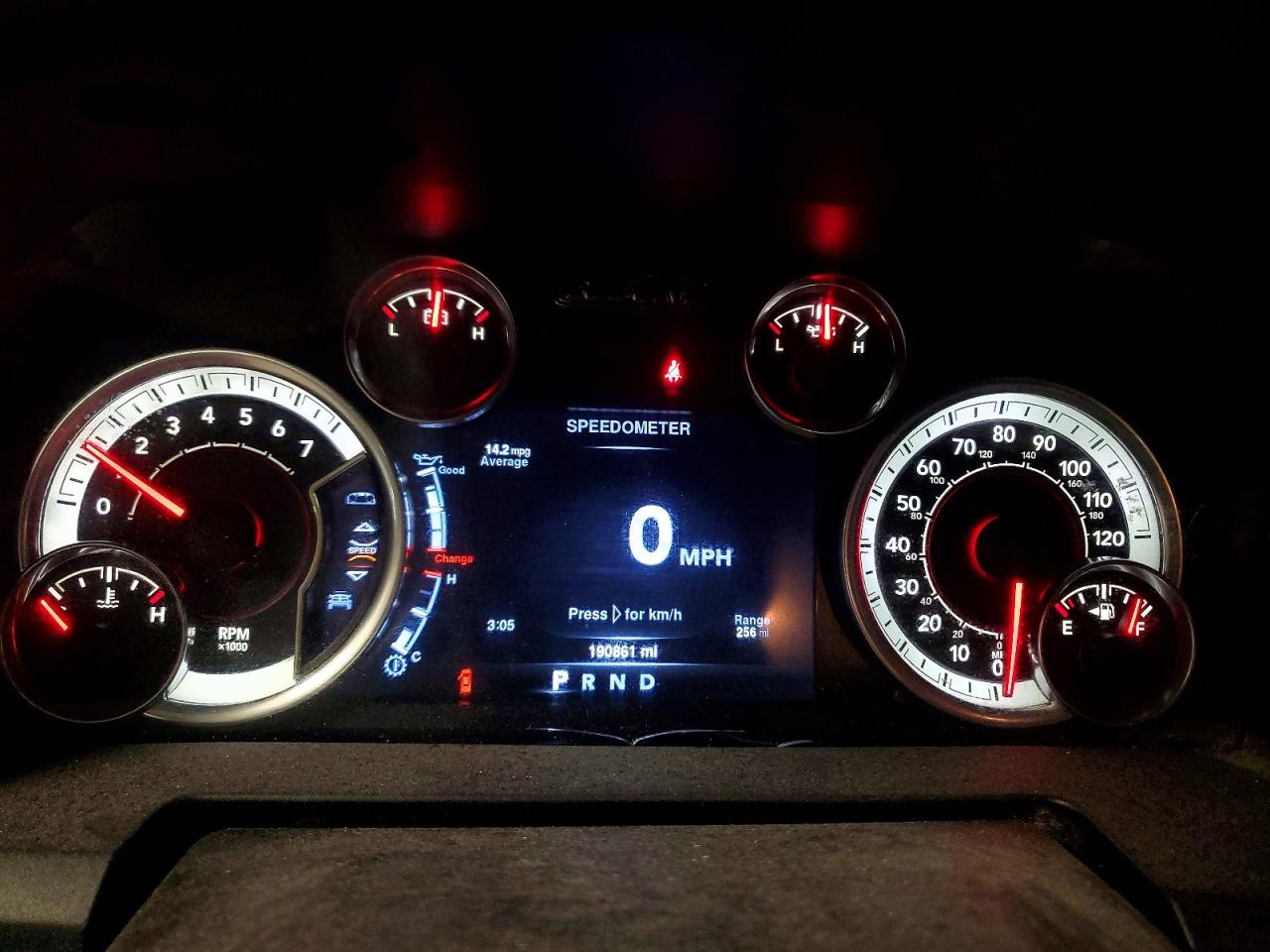 2016 RAM 1500 SLT photo 17