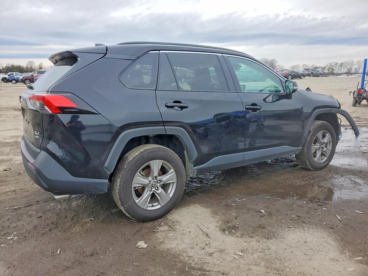 2024 TOYOTA RAV4 XLE photo 3