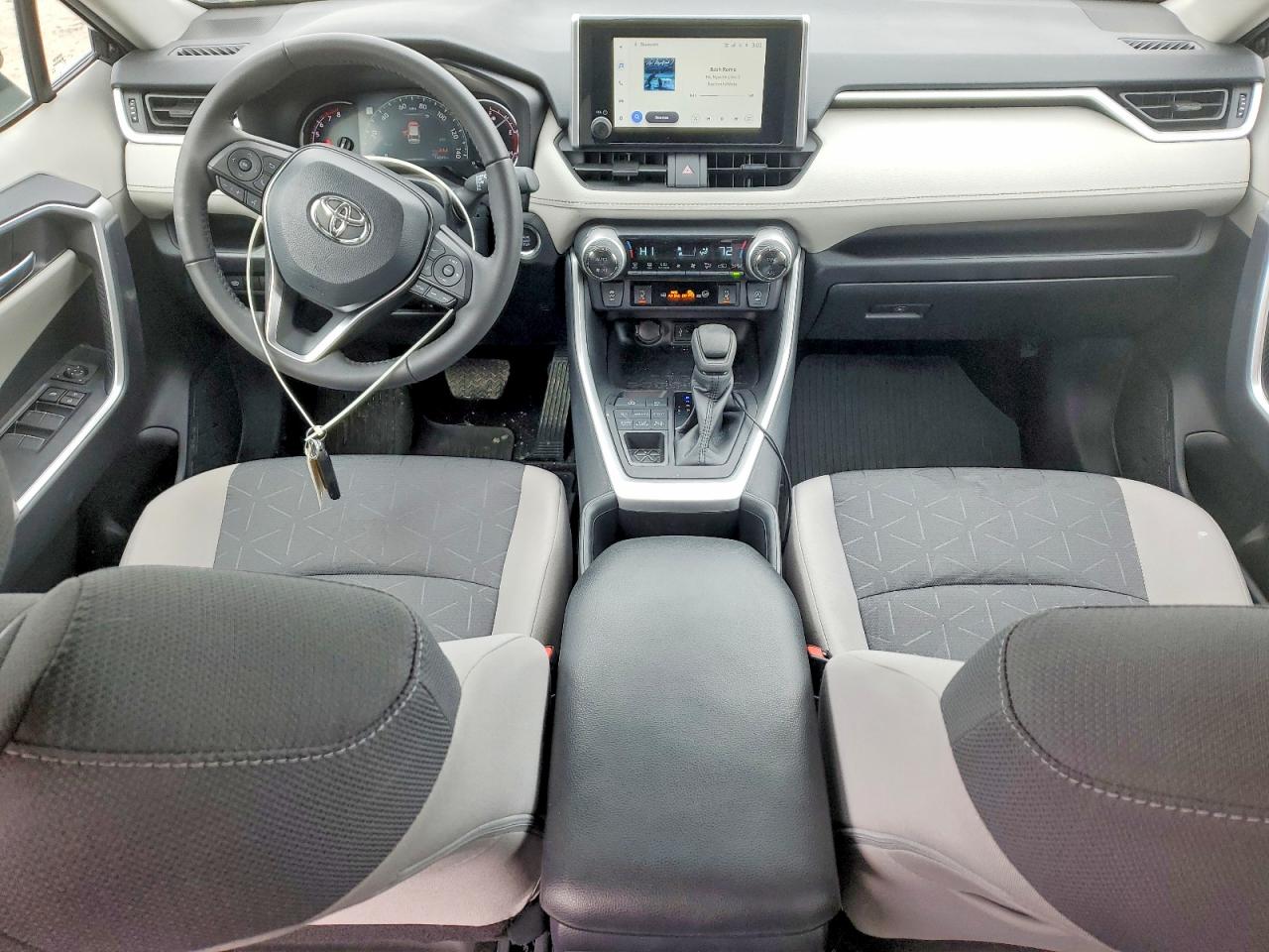 2024 TOYOTA RAV4 XLE photo 8