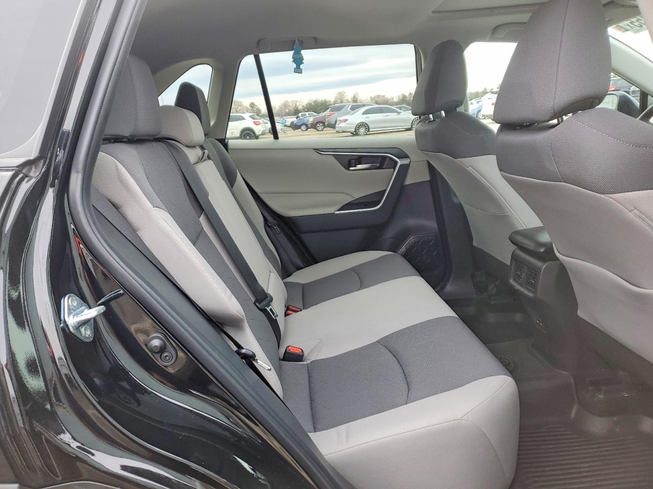 2024 TOYOTA RAV4 XLE photo 11