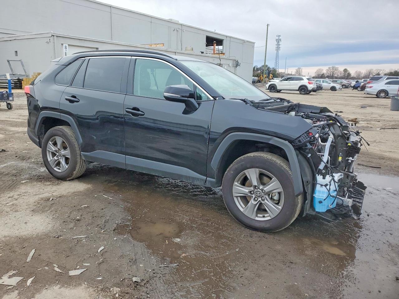2024 TOYOTA RAV4 XLE photo 4