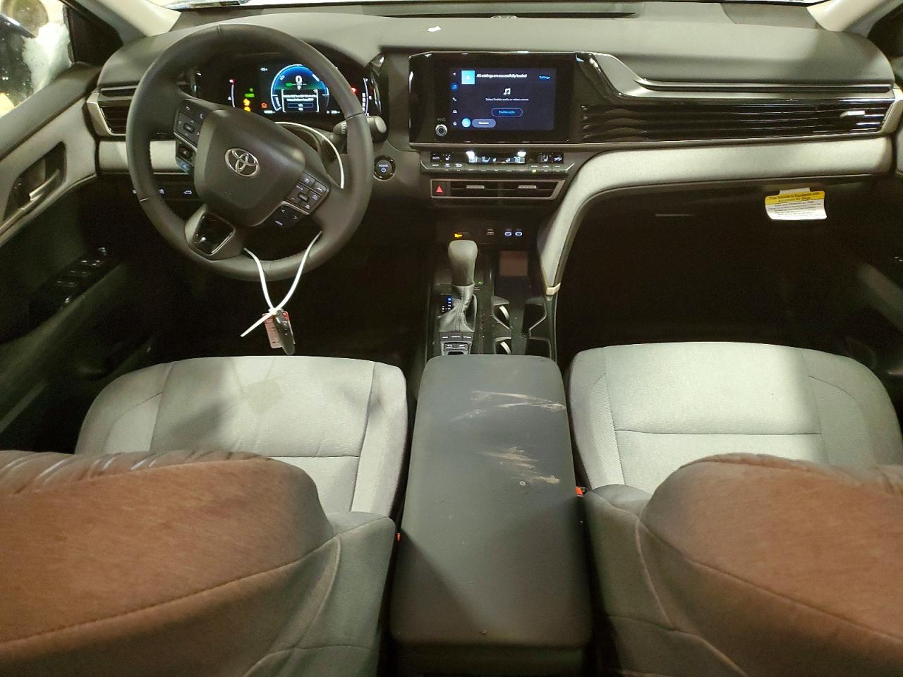 2025 TOYOTA CAMRY LE photo 22