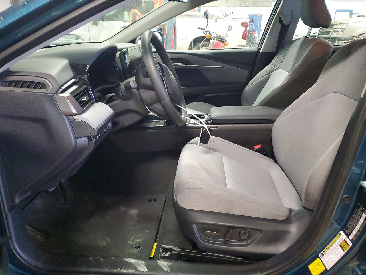 2025 TOYOTA CAMRY LE photo 19