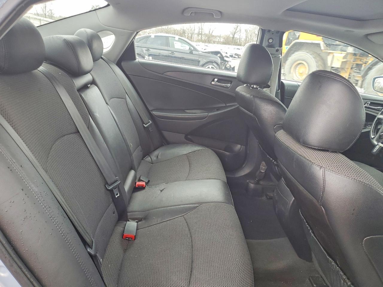 2013 HYUNDAI SONATA SE photo 19