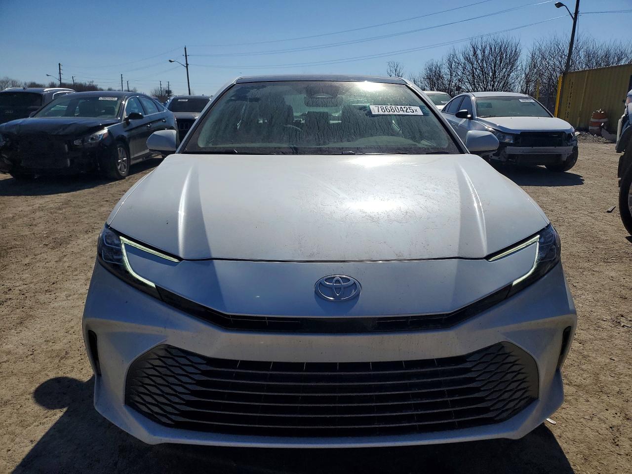 2025 TOYOTA CAMRY XLE photo 5