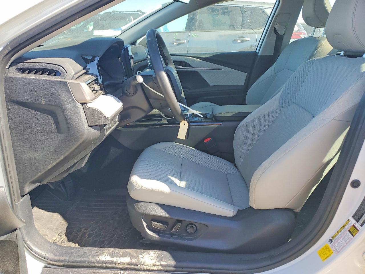2025 TOYOTA CAMRY XLE photo 7