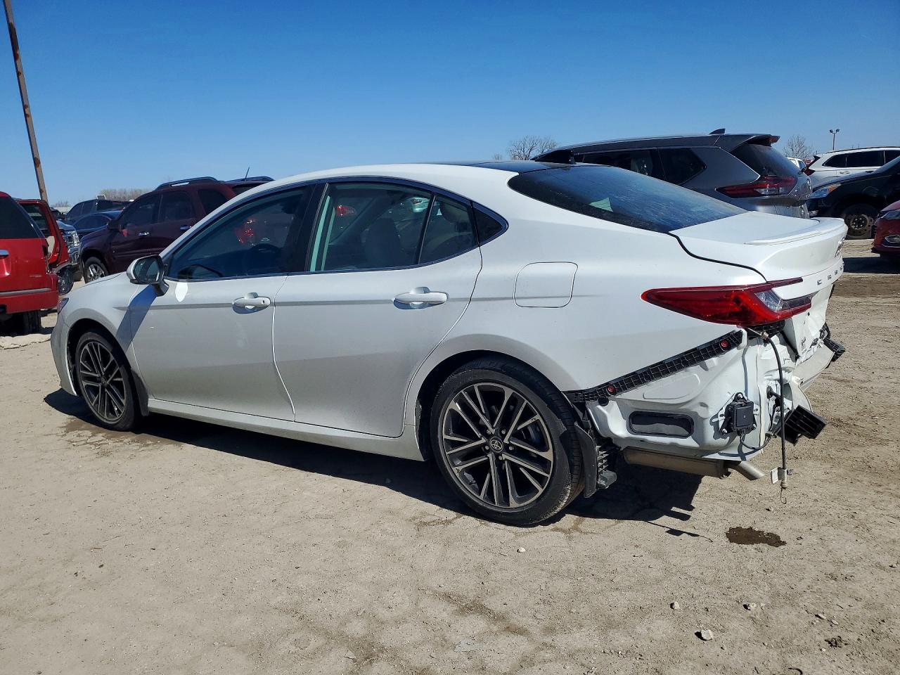 2025 TOYOTA CAMRY XLE photo 2