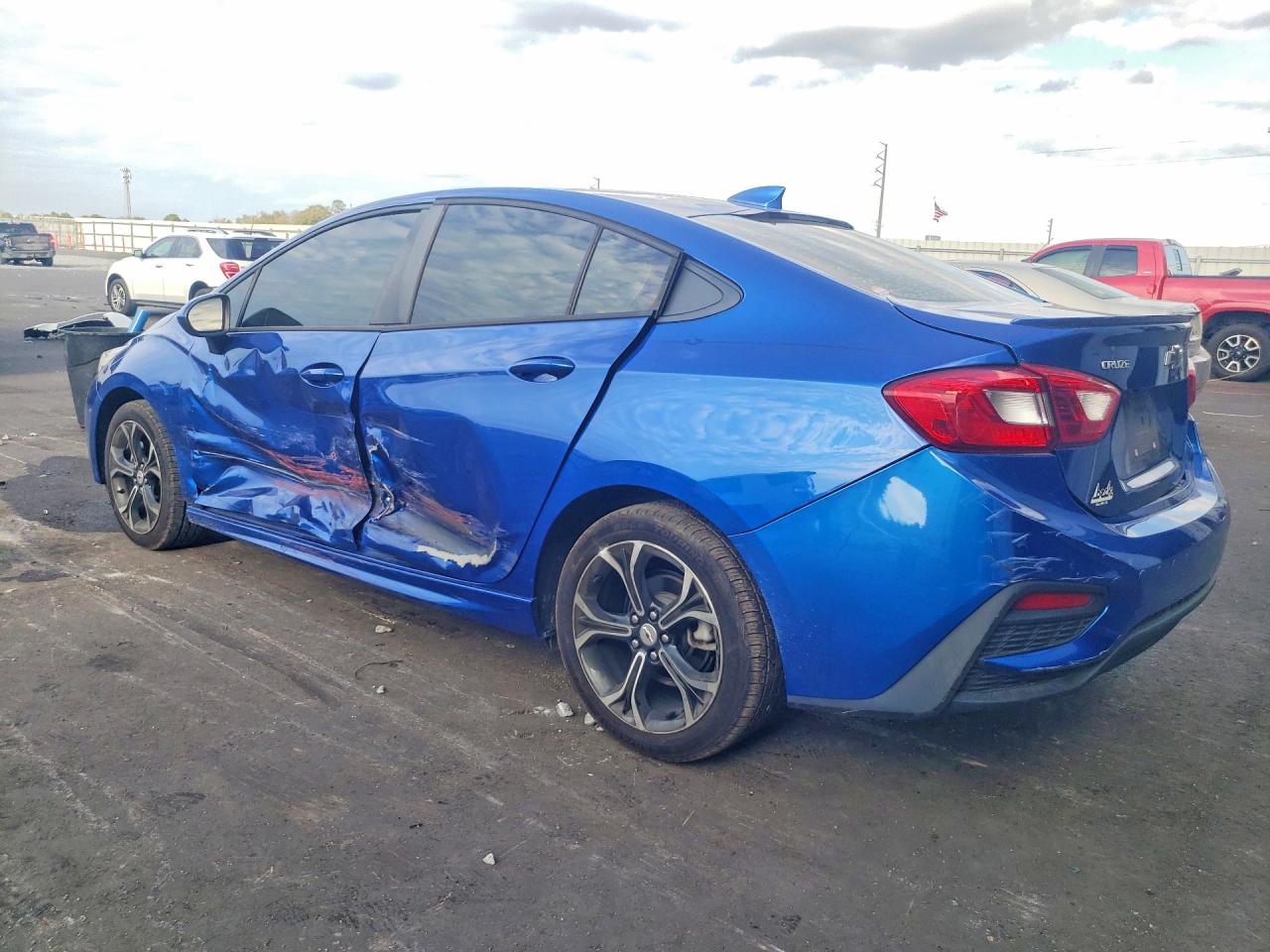 2019 CHEVROLET CRUZE LT photo 3