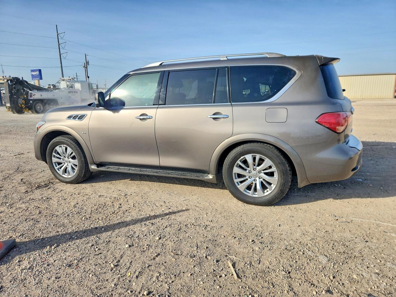 2017 INFINITI QX80 BASE photo 4