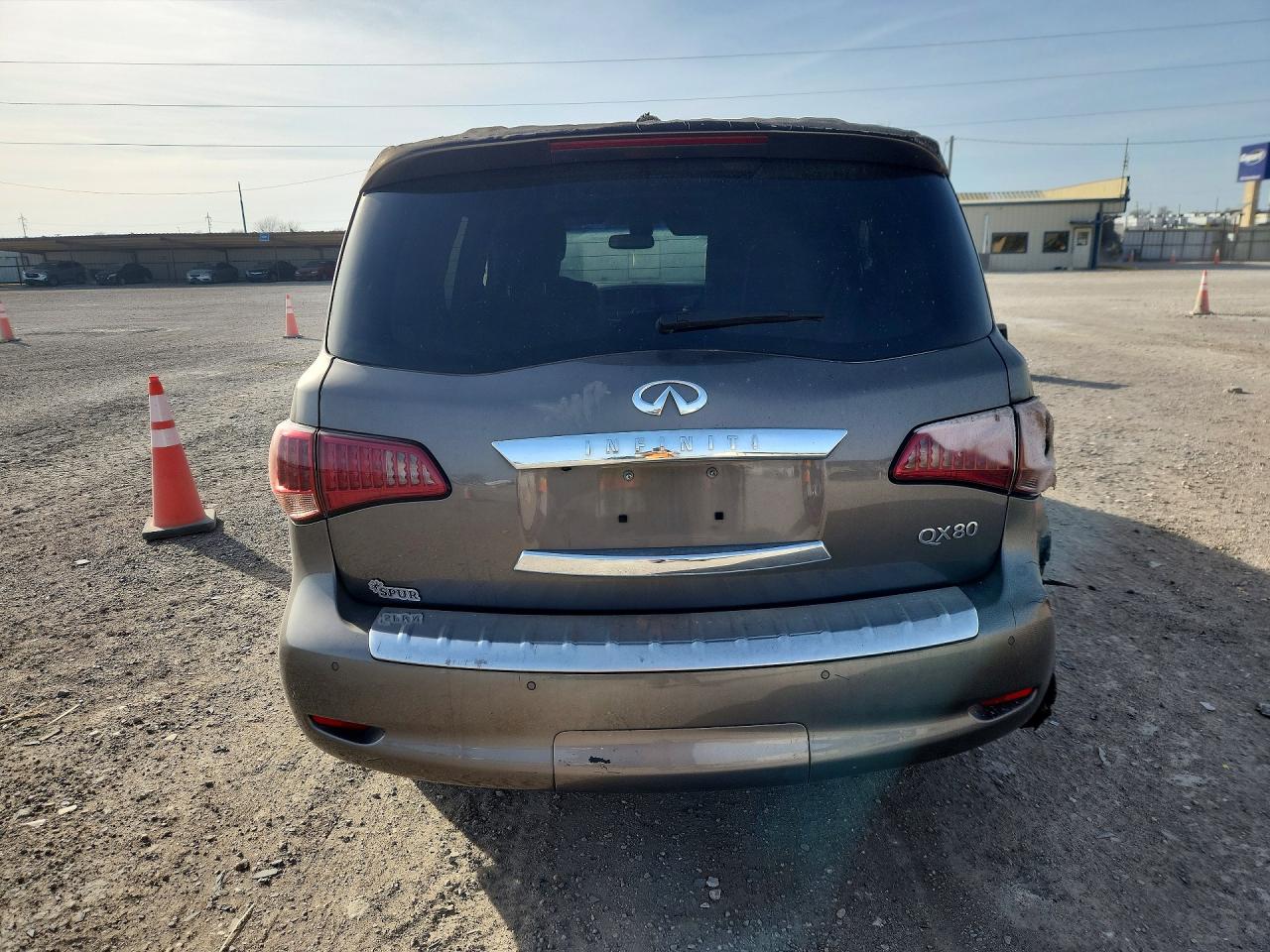 2017 INFINITI QX80 BASE photo 16