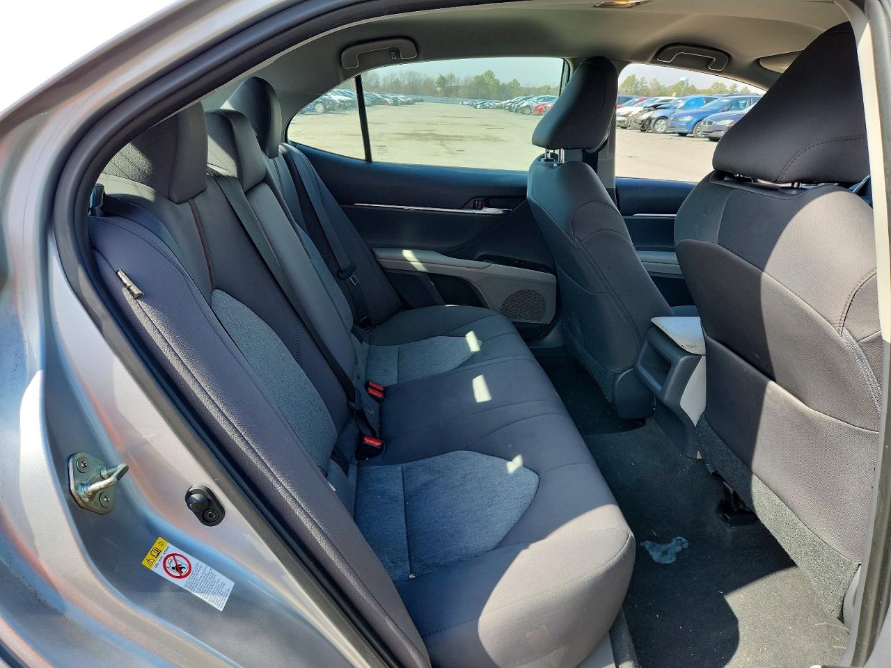2019 TOYOTA CAMRY LE photo 19