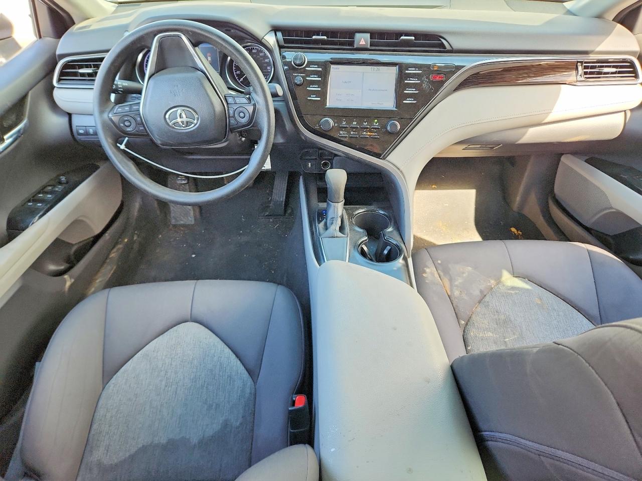 2019 TOYOTA CAMRY LE photo 15