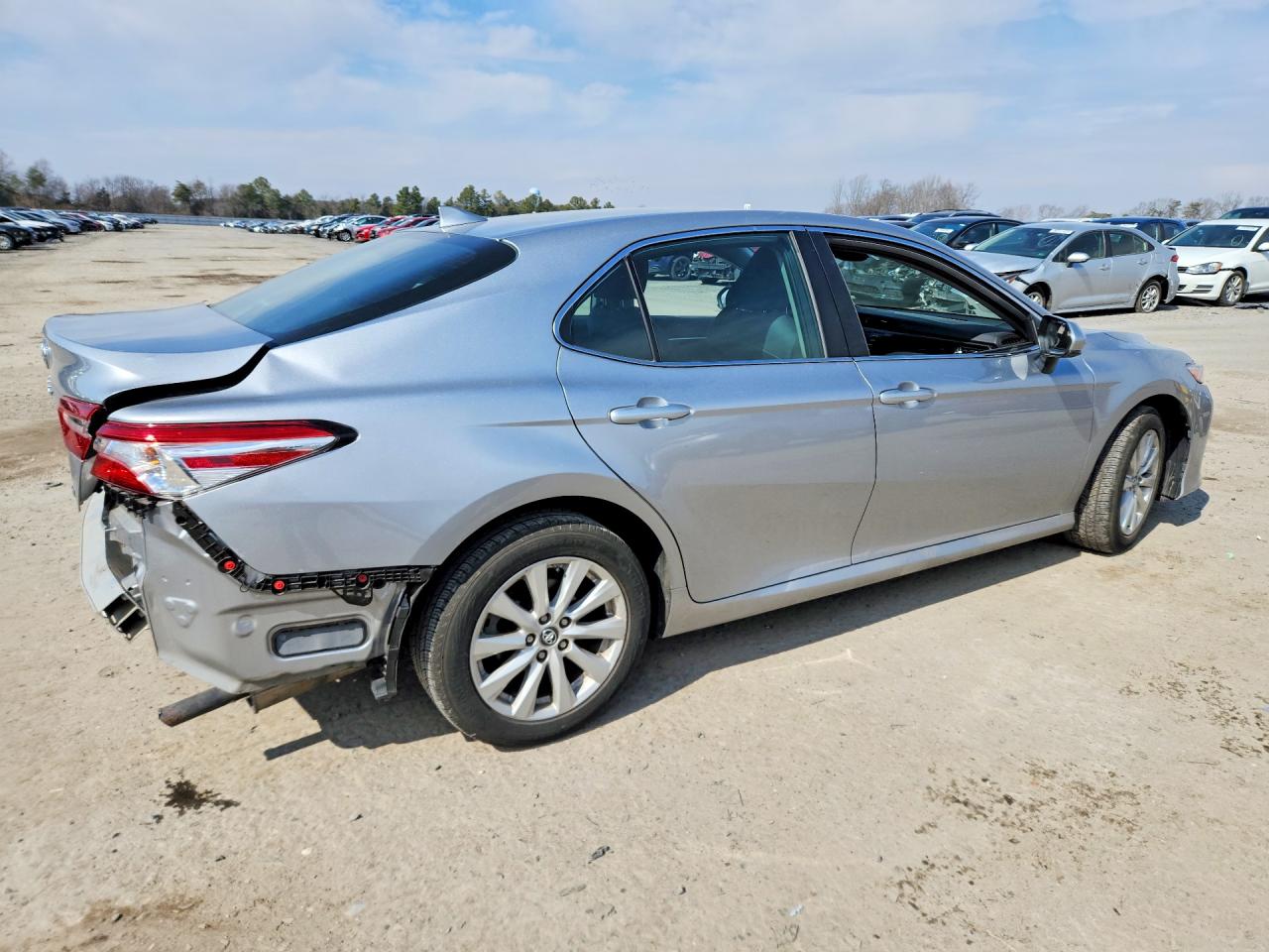 2019 TOYOTA CAMRY LE photo 5