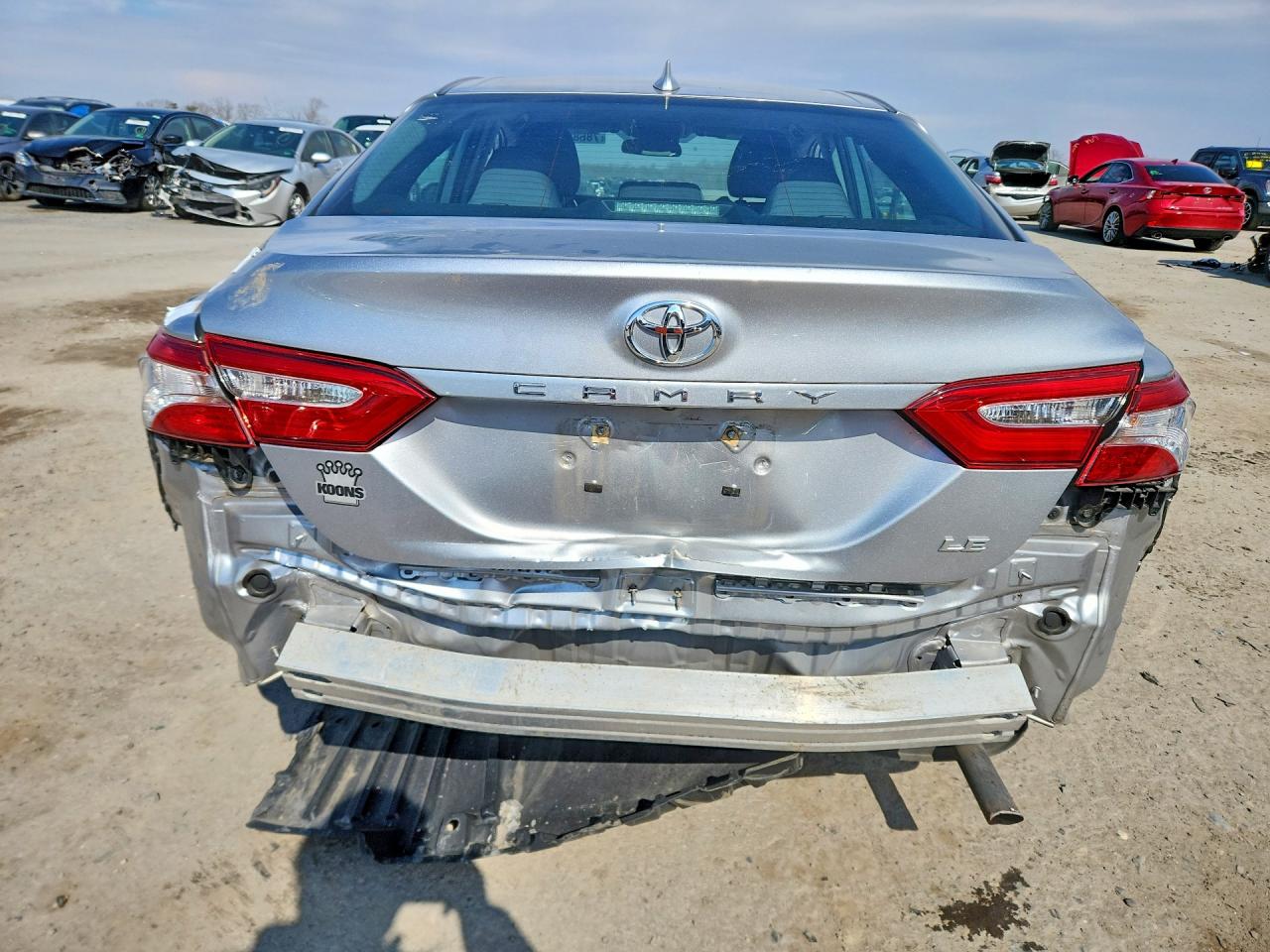 2019 TOYOTA CAMRY LE photo 11