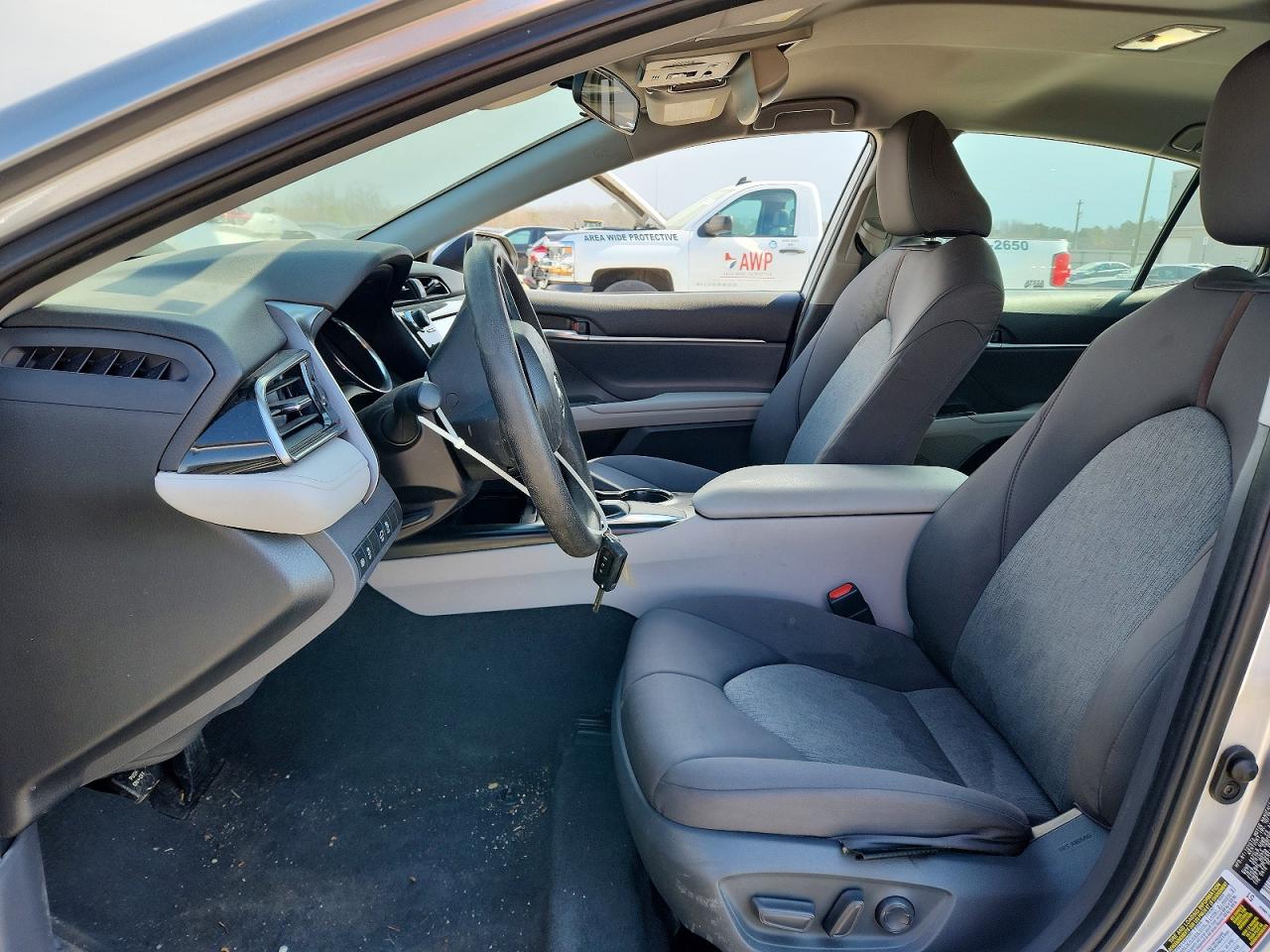 2019 TOYOTA CAMRY LE photo 13