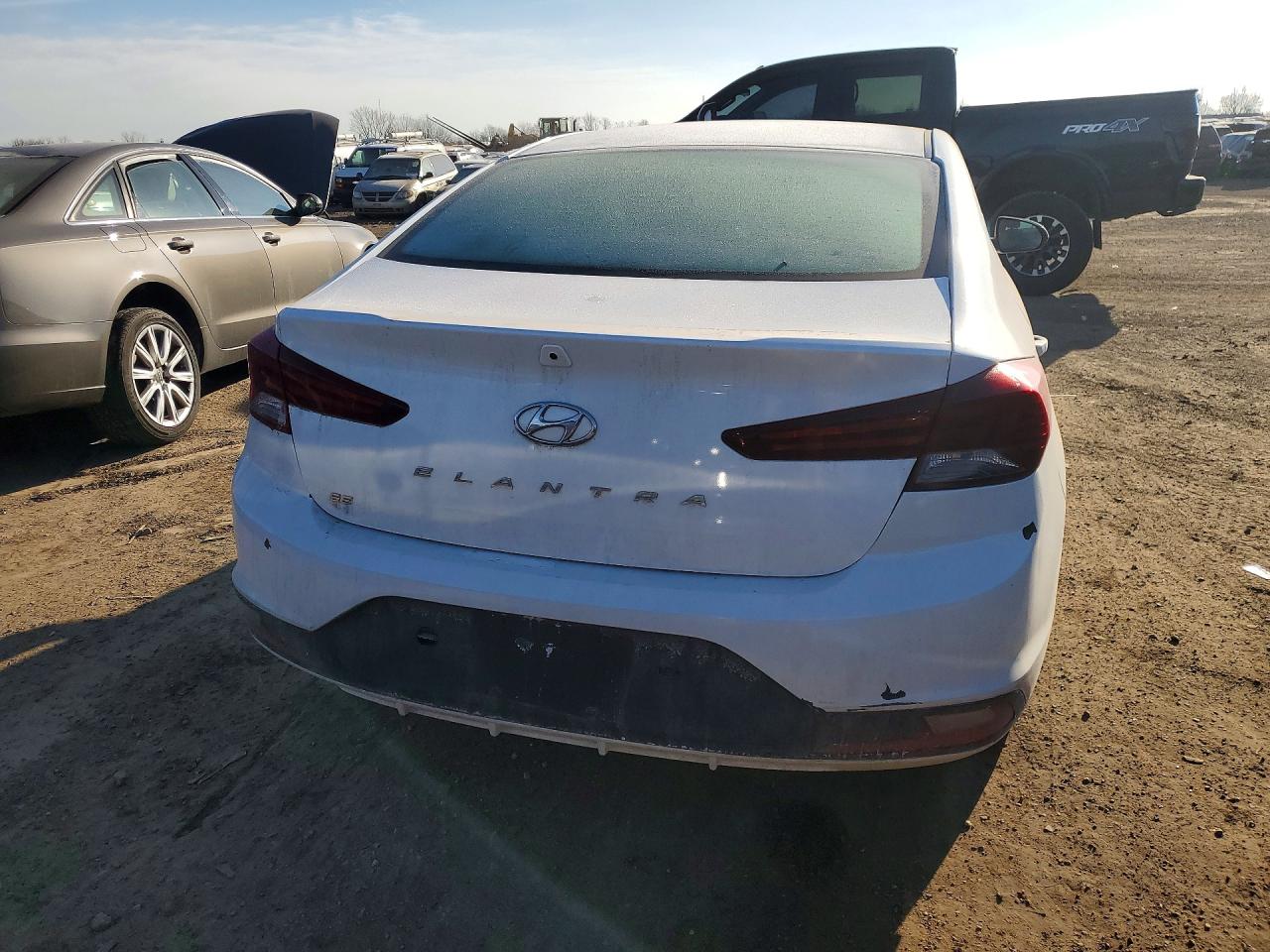 2019 HYUNDAI ELANTRA SE photo 16