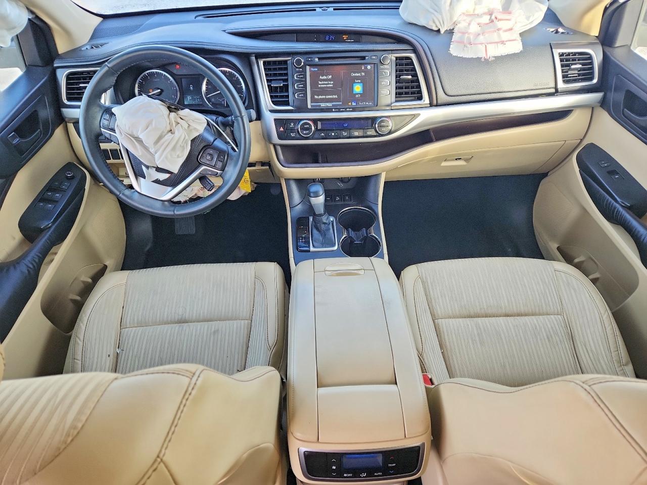 2016 TOYOTA HIGHLANDER LE photo 8