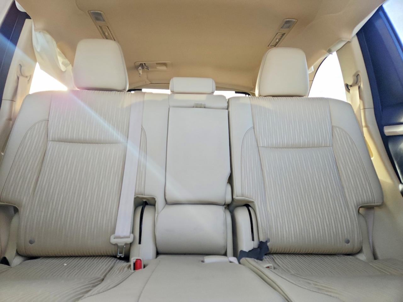 2016 TOYOTA HIGHLANDER LE photo 10
