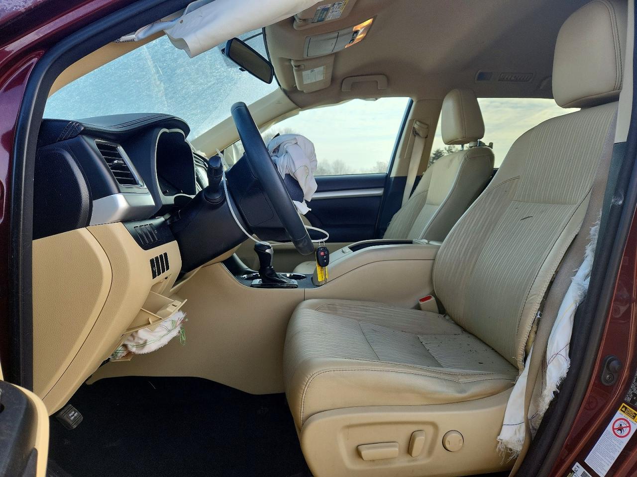2016 TOYOTA HIGHLANDER LE photo 7