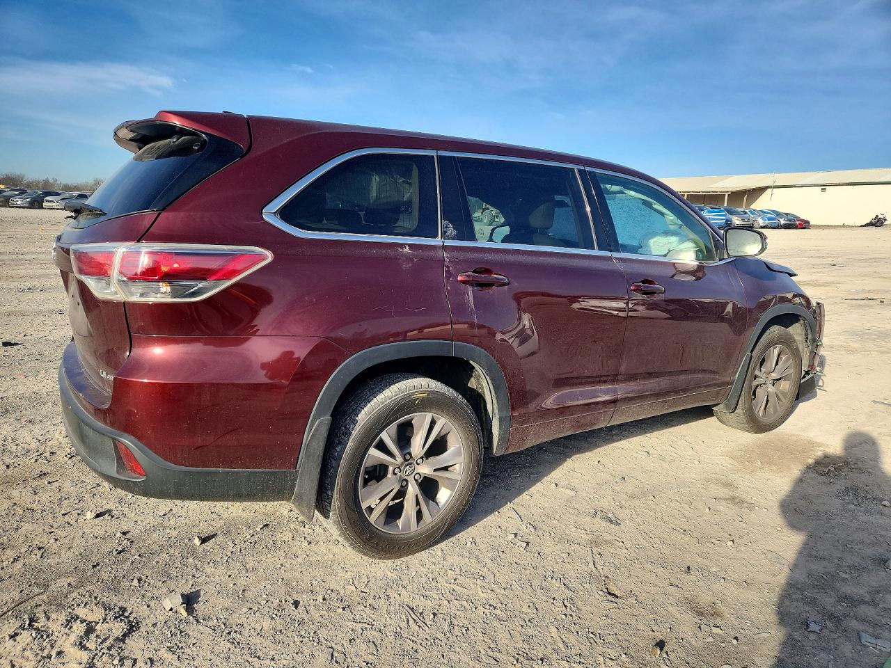 2016 TOYOTA HIGHLANDER LE photo 3