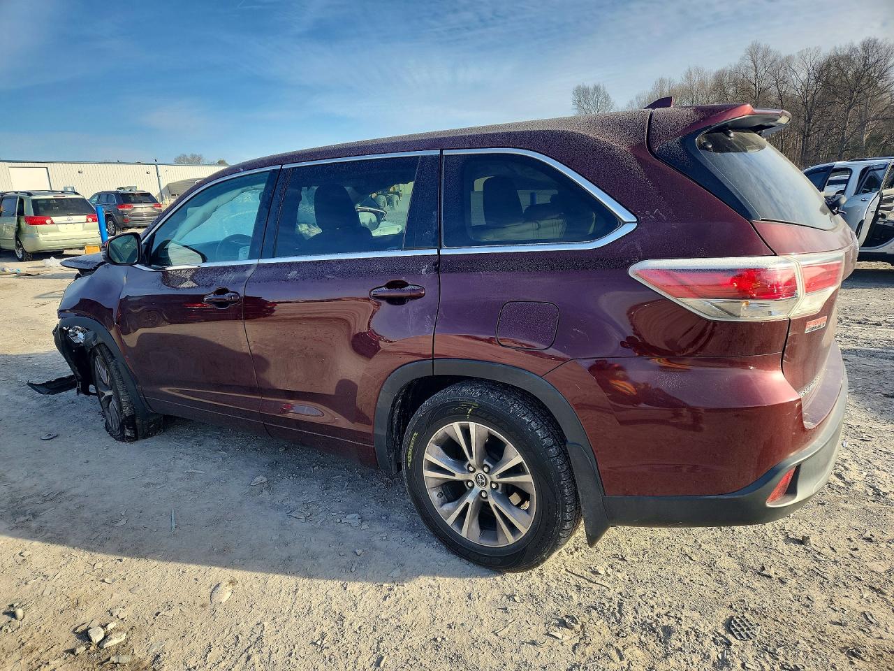 2016 TOYOTA HIGHLANDER LE photo 2