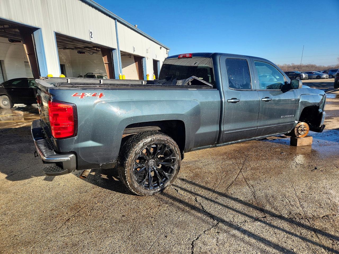 2018 CHEVROLET SILVERADO K1500 LT photo 3