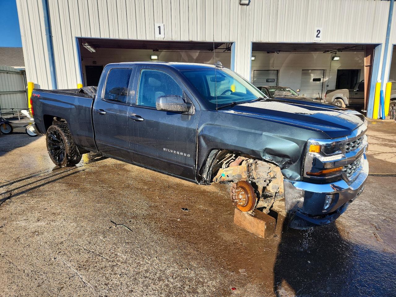 2018 CHEVROLET SILVERADO K1500 LT photo 4