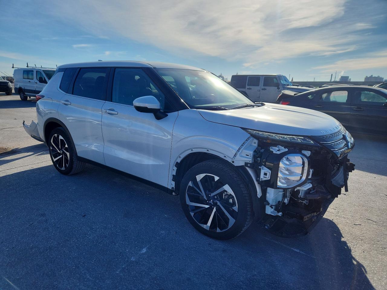 2024 MITSUBISHI OUTLANDER SE photo 4