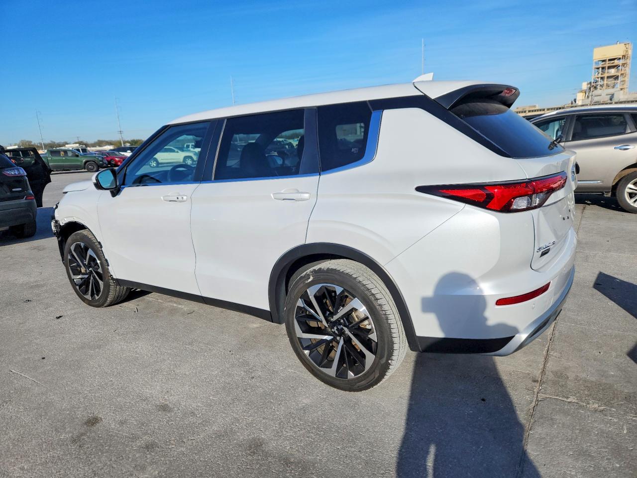 2024 MITSUBISHI OUTLANDER SE photo 2