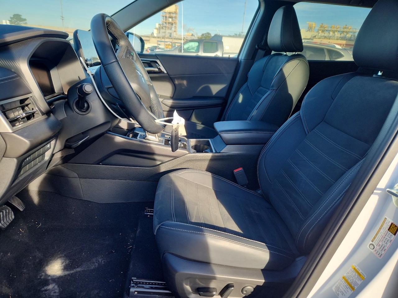 2024 MITSUBISHI OUTLANDER SE photo 7
