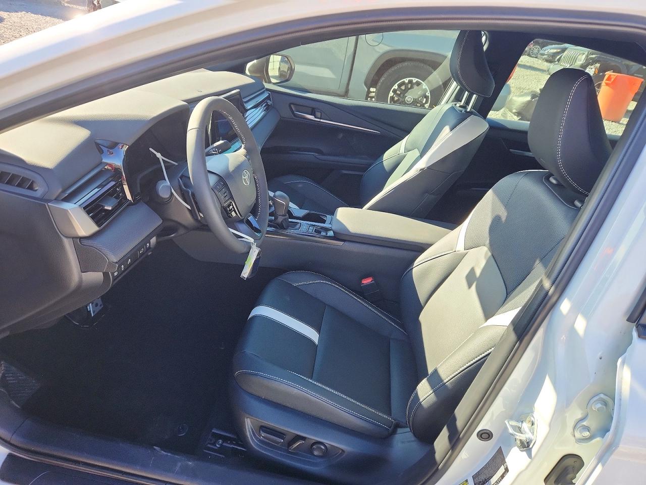 2025 TOYOTA CAMRY SE photo 7