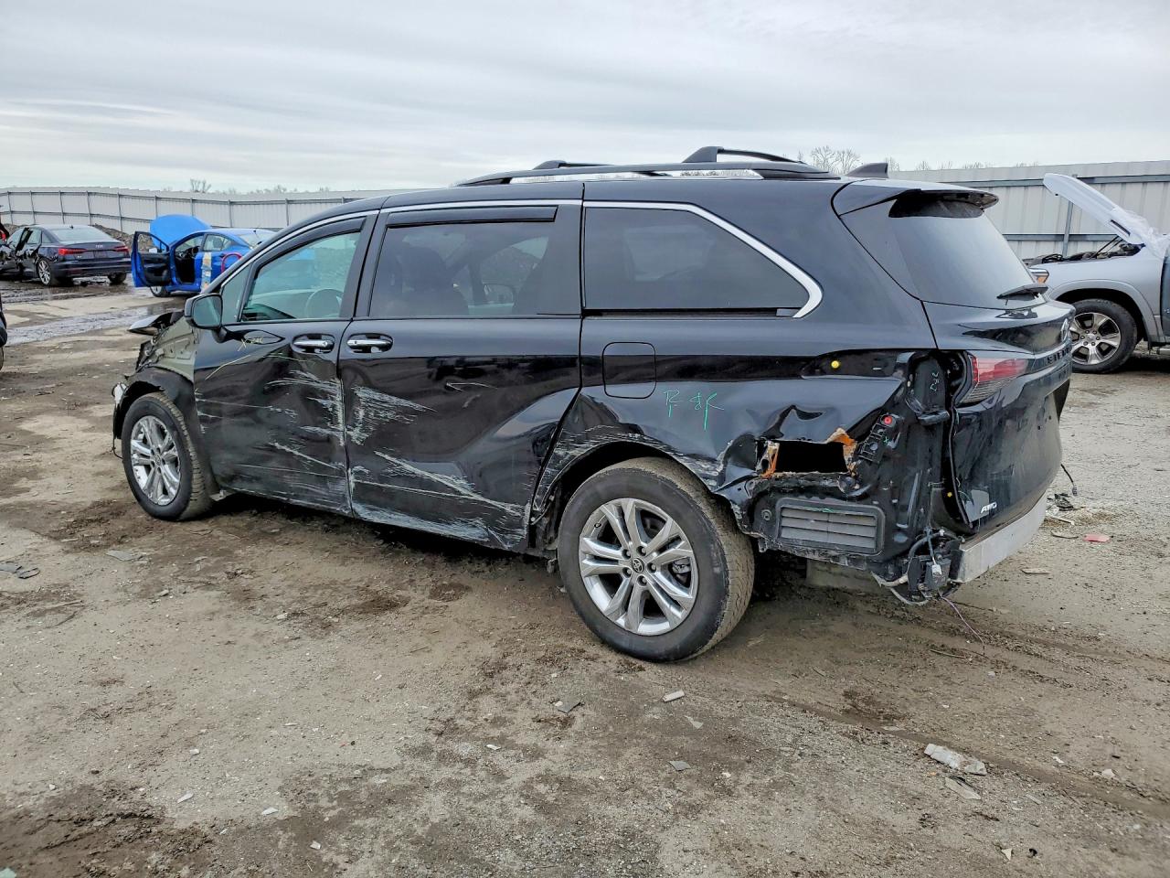 2022 TOYOTA SIENNA XSE 7-PASSENGER photo 3