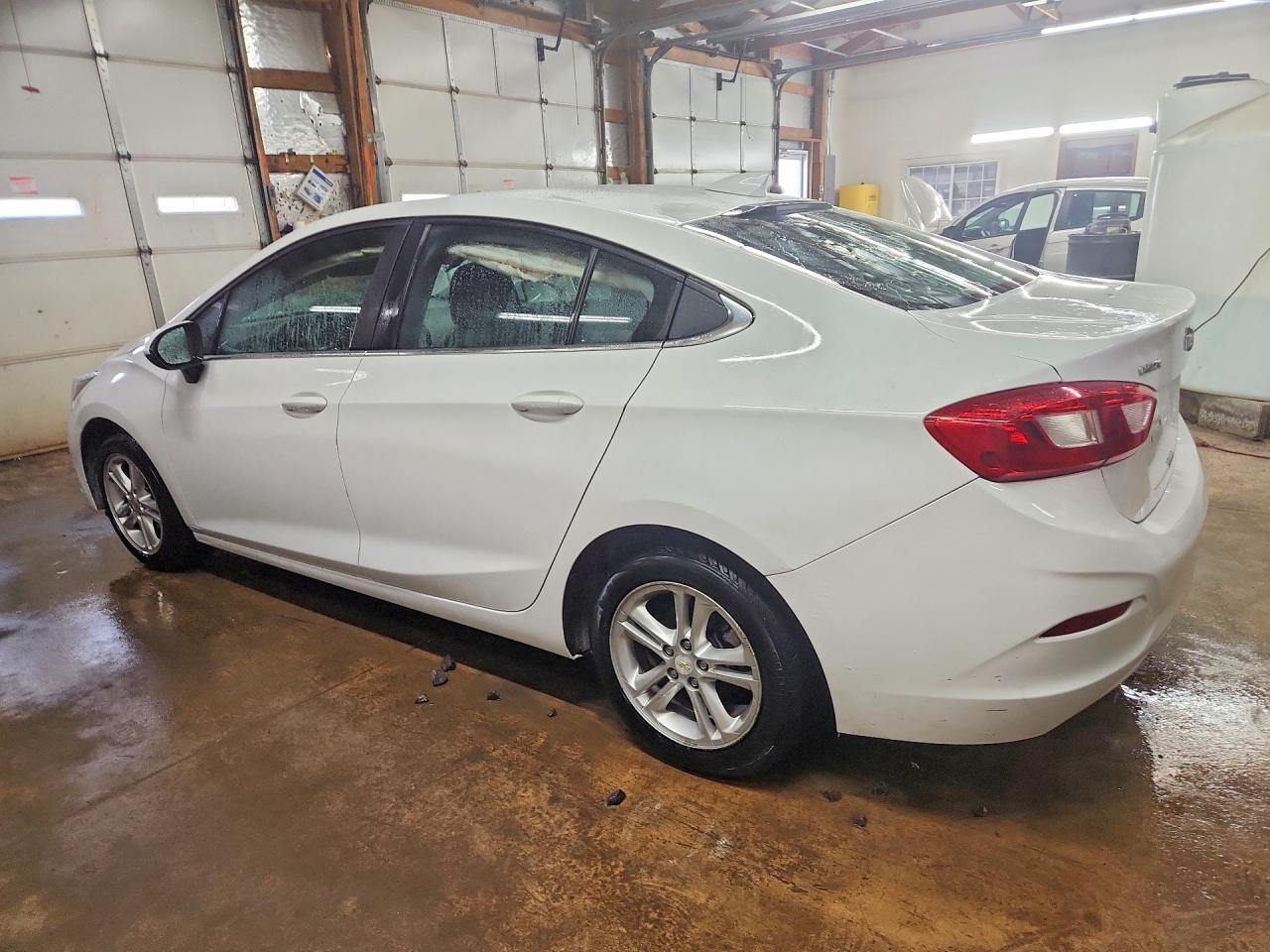 2017 CHEVROLET CRUZE LT photo 2