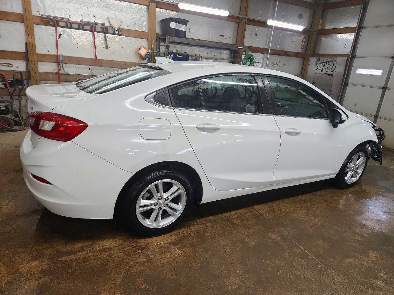 2017 CHEVROLET CRUZE LT photo 3