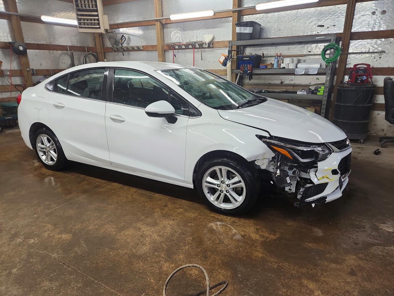 2017 CHEVROLET CRUZE LT photo 4