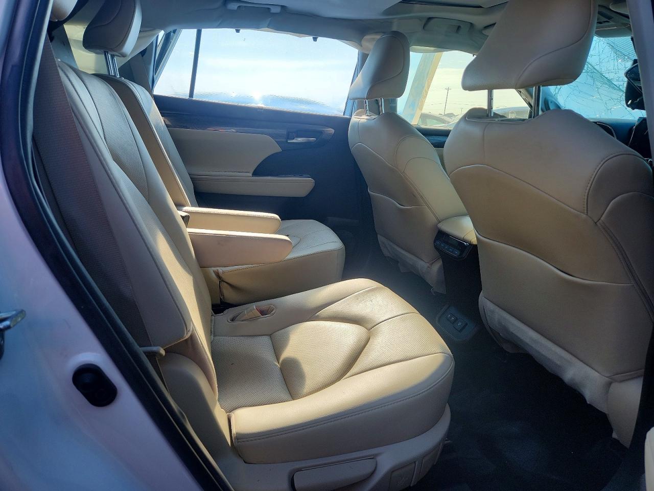 2021 TOYOTA HIGHLANDER LIMITED photo 21