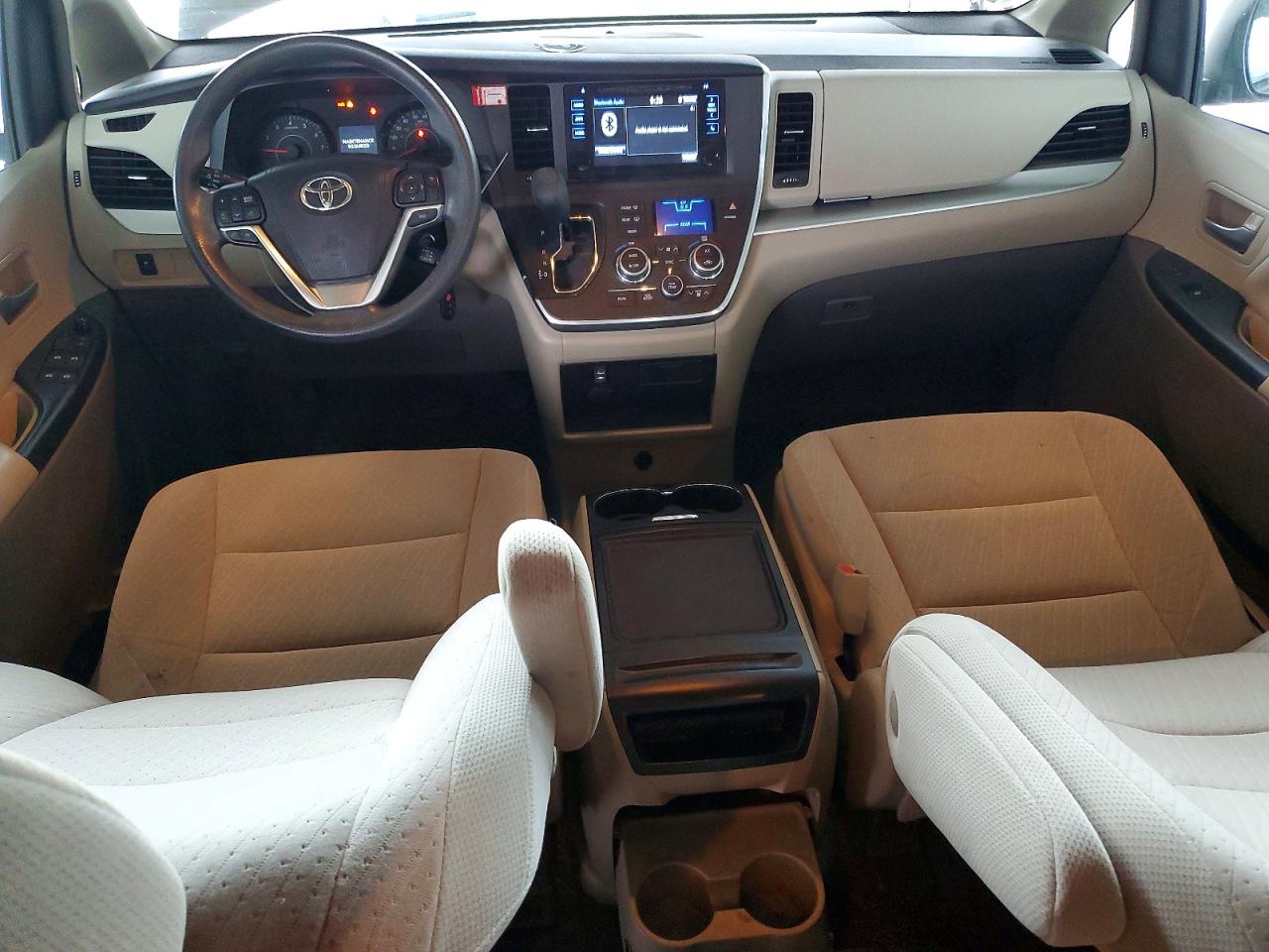 2016 TOYOTA SIENNA LE photo 15