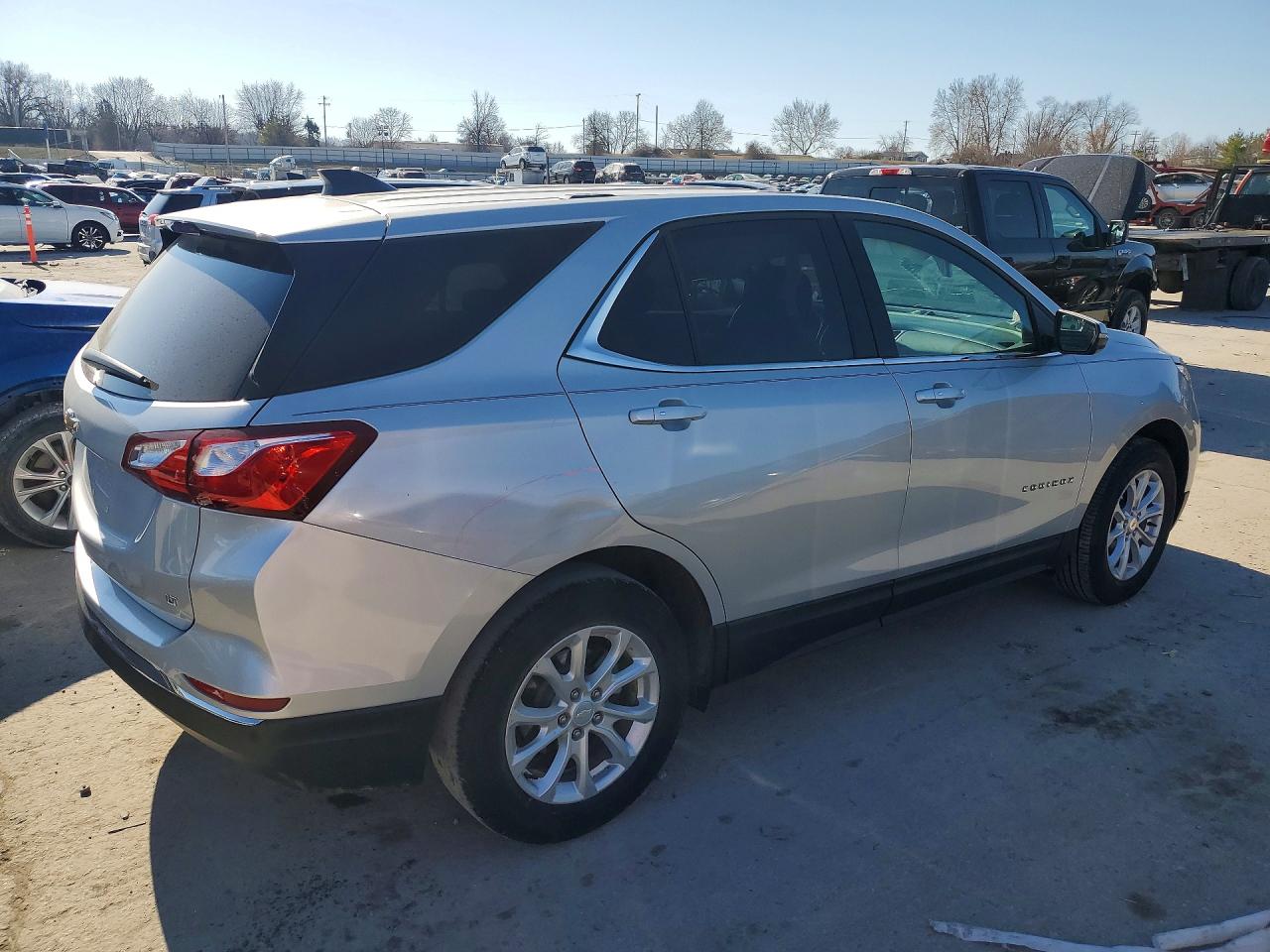 2018 CHEVROLET EQUINOX LT photo 3