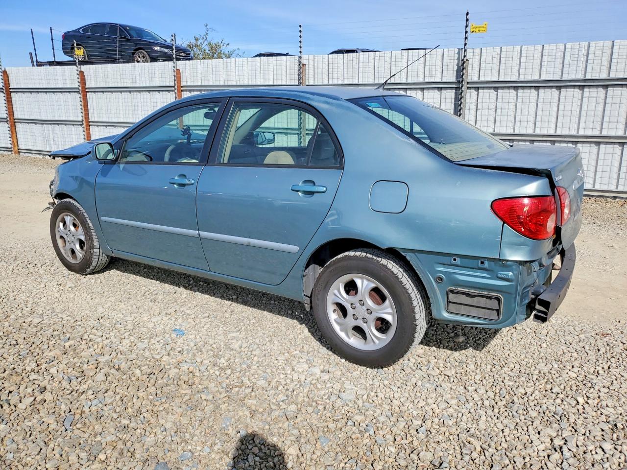 2005 TOYOTA COROLLA LE photo 2