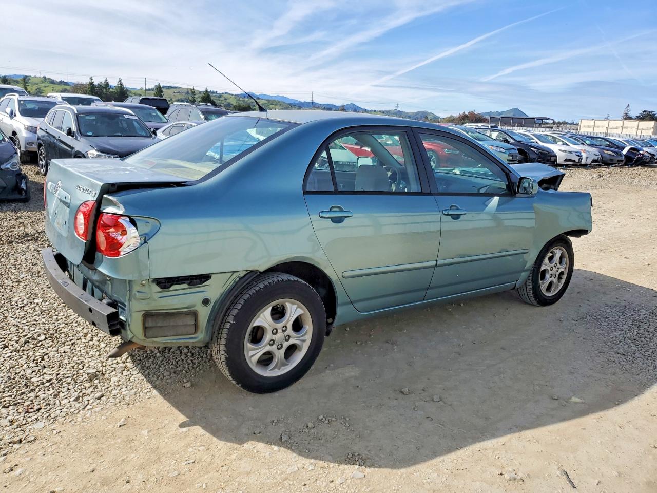2005 TOYOTA COROLLA LE photo 3